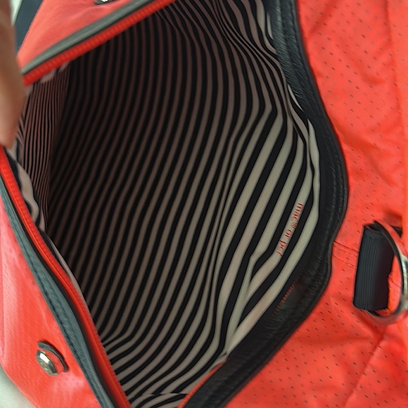 Lululemon Very Roomy Neon Orange/Navy Blue Duffel Bag - Picture 9 of 12